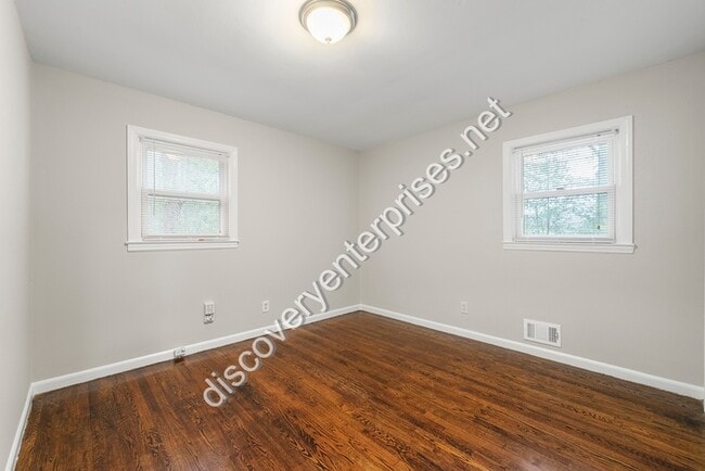 Building Photo - 928 Shieldcrest Way