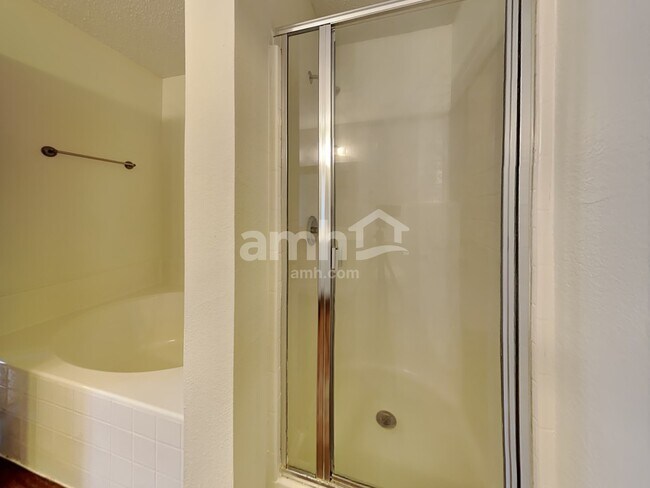 Building Photo - 1039 Mazourka Dr