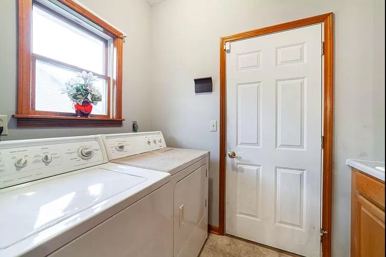 Building Photo - 4405 Fall River Dr