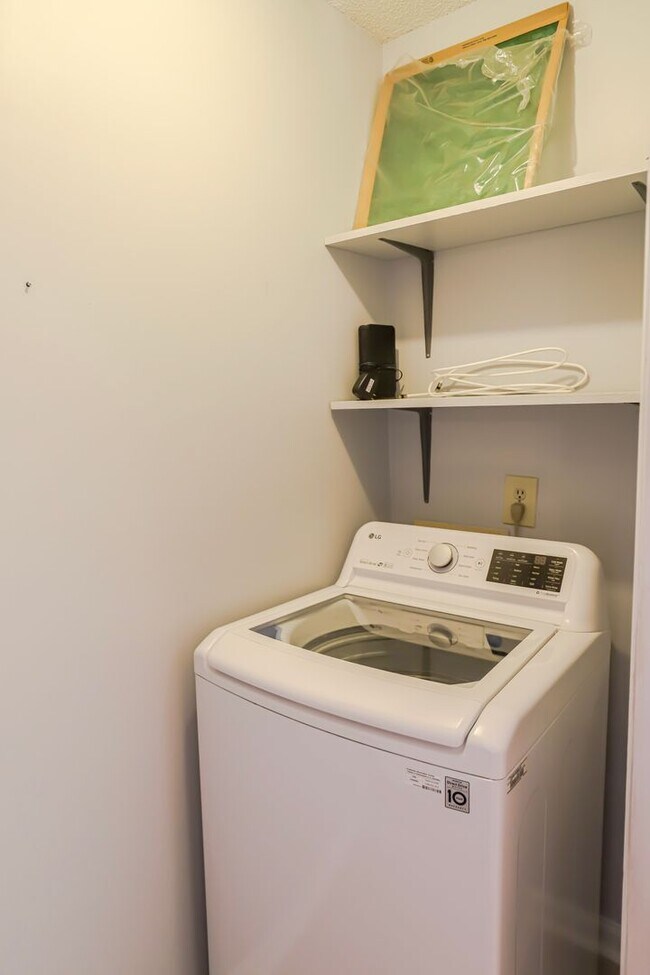 Building Photo - 2 Bedroom Townhome in Augusta!