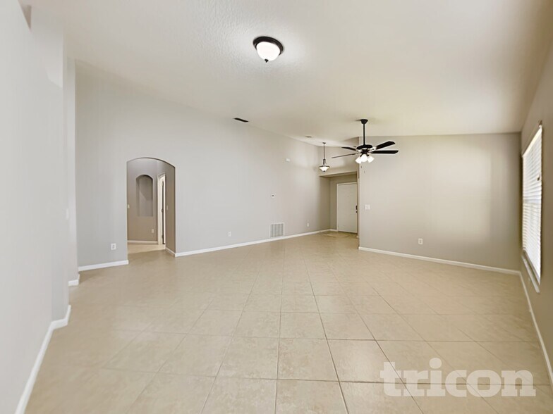 Building Photo - 301 Misty Oaks Run