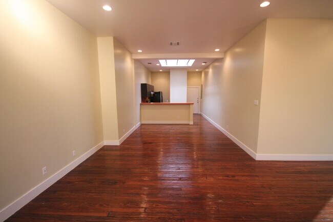 Building Photo - 319 S Flores St