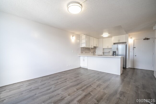 Building Photo - $2,300 / 1br - 594ft2 - Beautifully Renova...