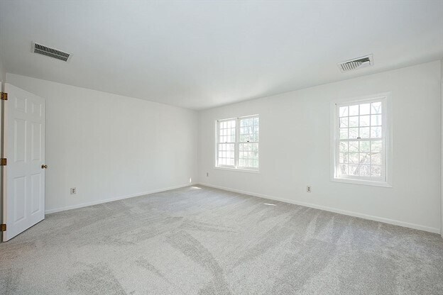 Building Photo - 11 Laurelwood Dr