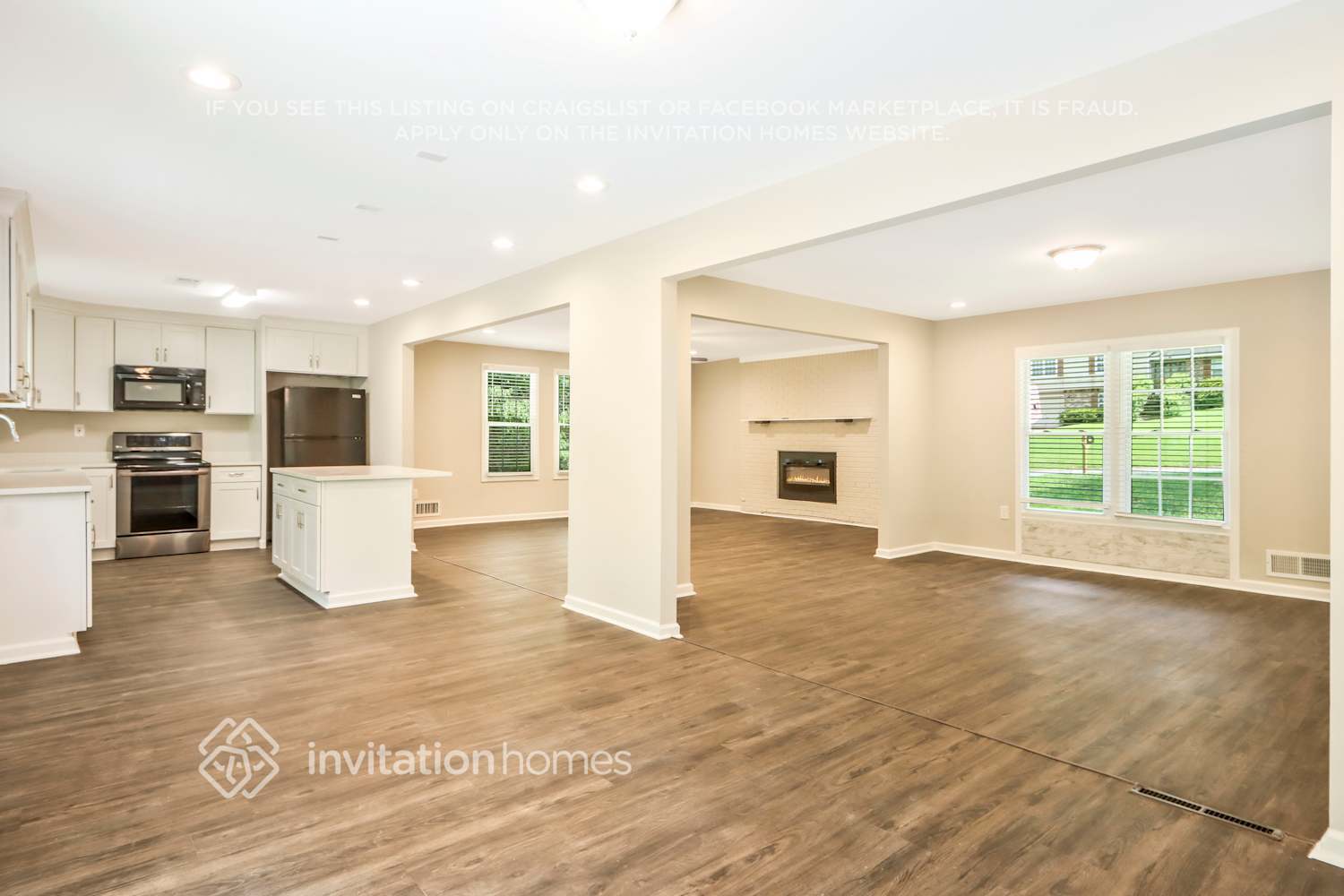 Building Photo - 5888 Simone Dr