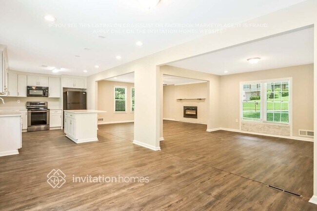 Building Photo - 5888 Simone Dr