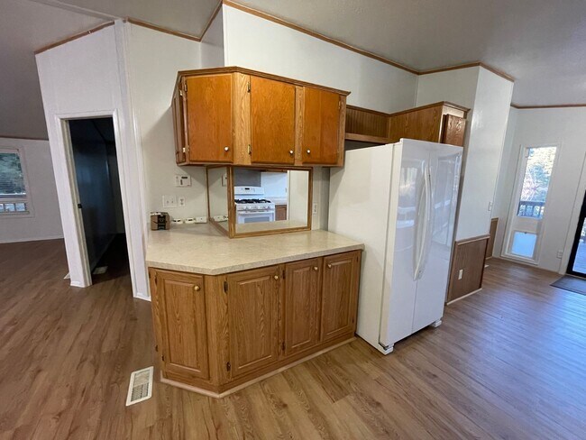 Building Photo - Lakebay 3 Bedroom Available Now, Fenced Yard & More!