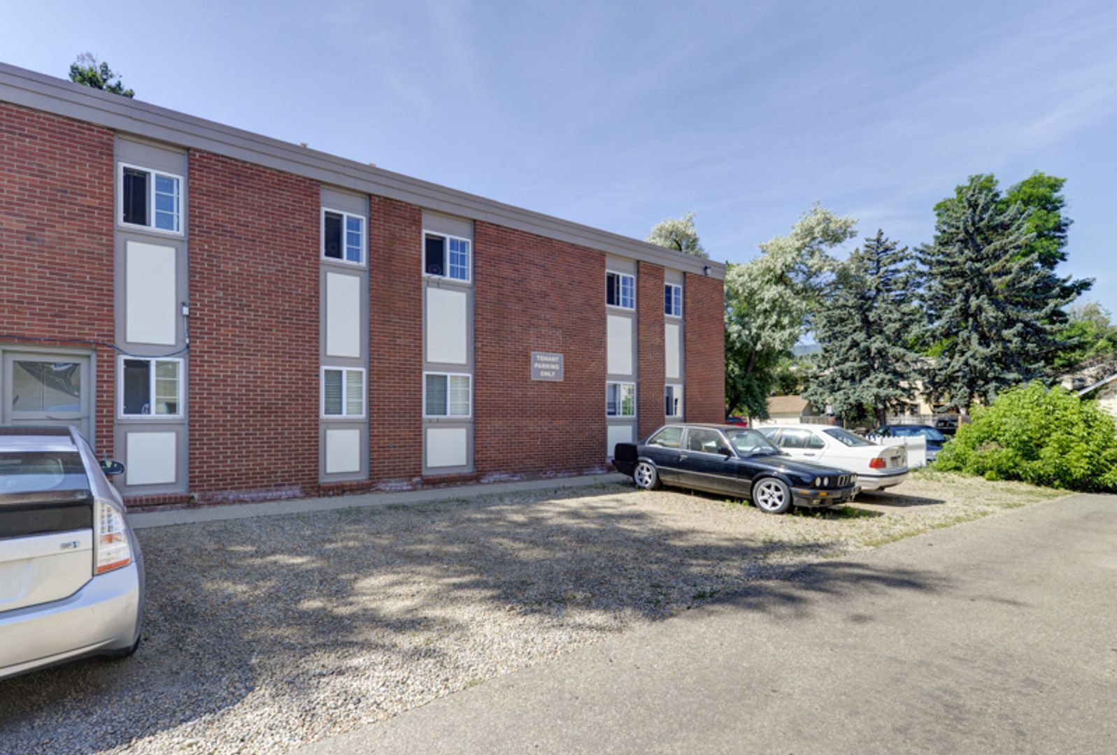 Building Photo - 2401 Walnut St