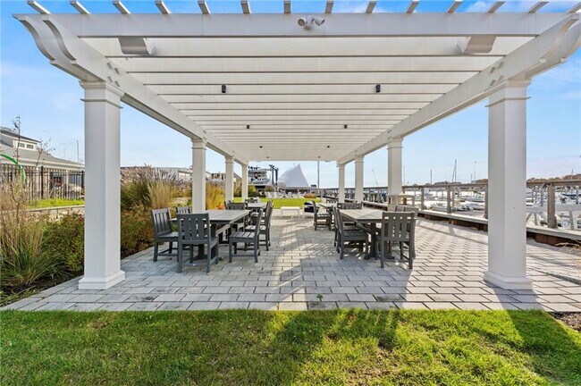 Building Photo - 1 Rodeo Dr