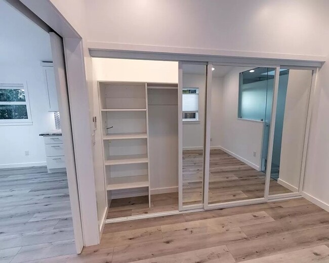 Building Photo - Unit 709