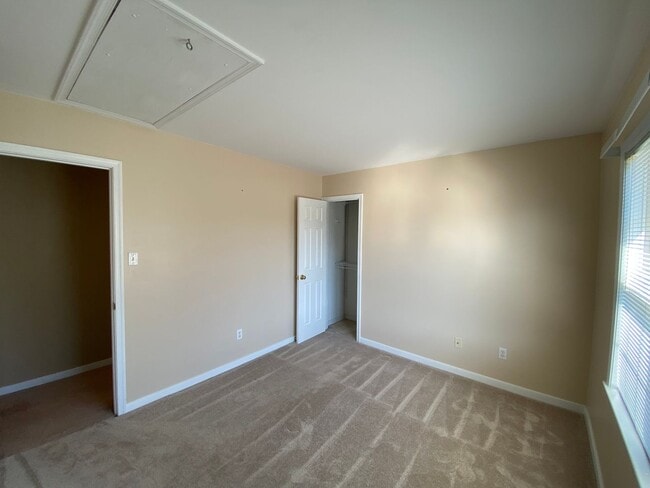 Building Photo - Great location In Mechanicsville! Three bedrooms plus bonus room/fourth bedroom, 2.5 baths and ga...