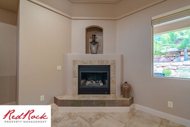 Building Photo - Minimally Furnished home in Little Valley!
