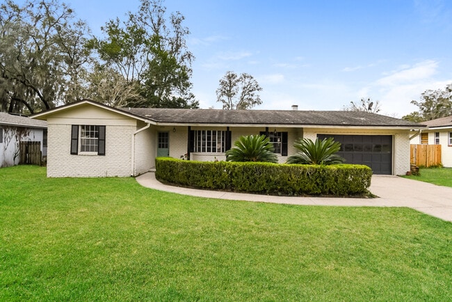 Building Photo - 2742 Holly Ridge Dr