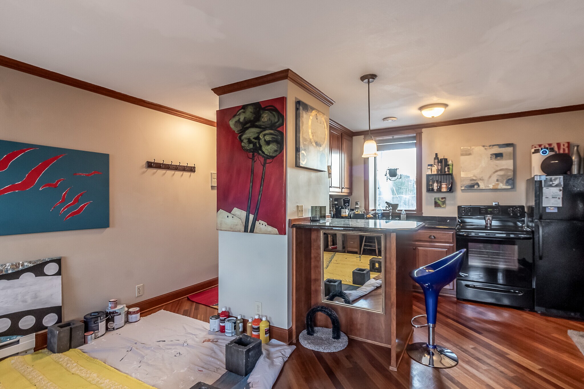 Building Photo - 111 E Cherry St