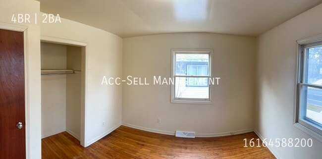 Building Photo - 530 Hall St SE