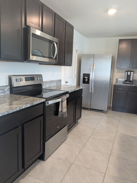 Building Photo - 2902 Rock Sound St