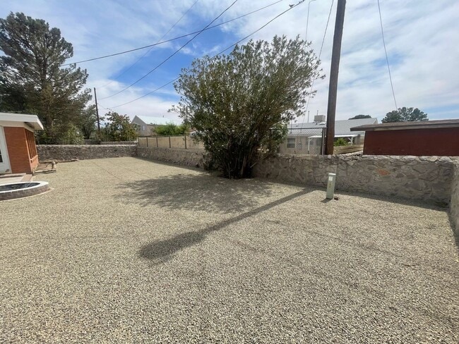 Building Photo - Charming 4 Bedroom/2 Bathroom House Near NMSU