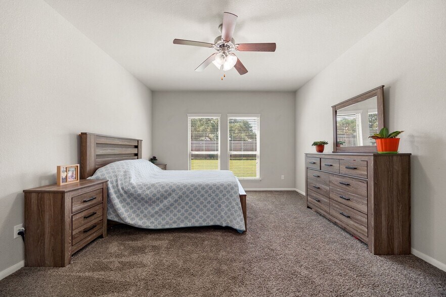 Building Photo - 5804 Blackstone Dr