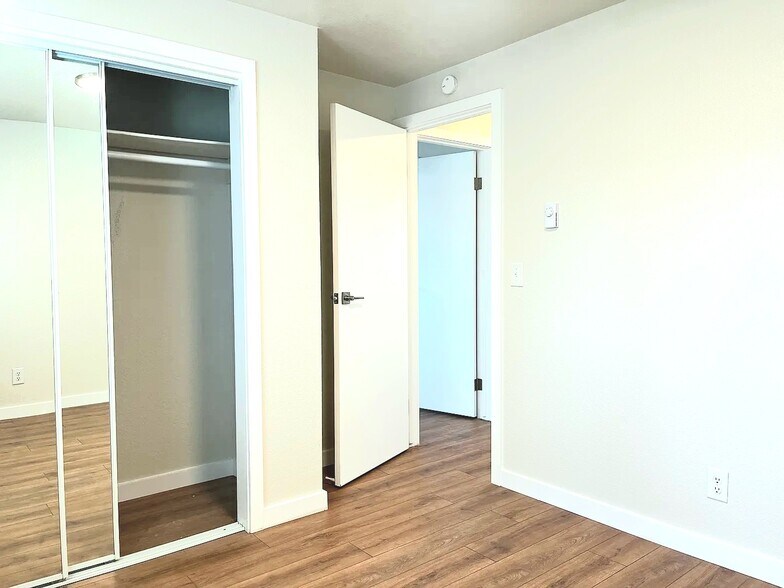 Building Photo - 4745 Delridge Way SW