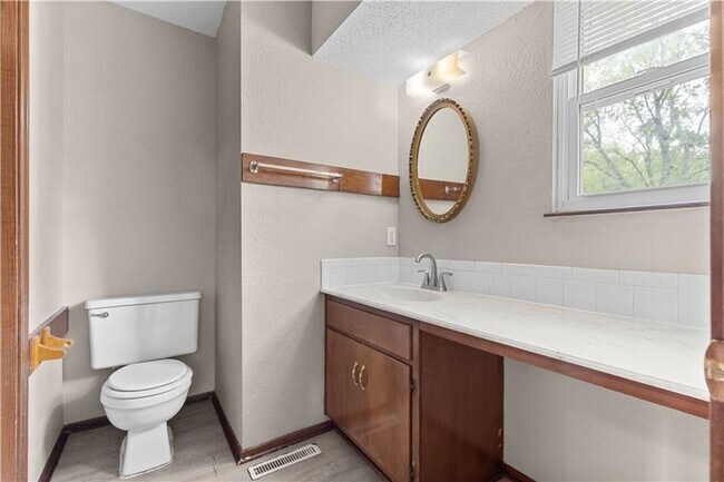 Building Photo - Bright & Spacious 3-Bed Home with Finished...