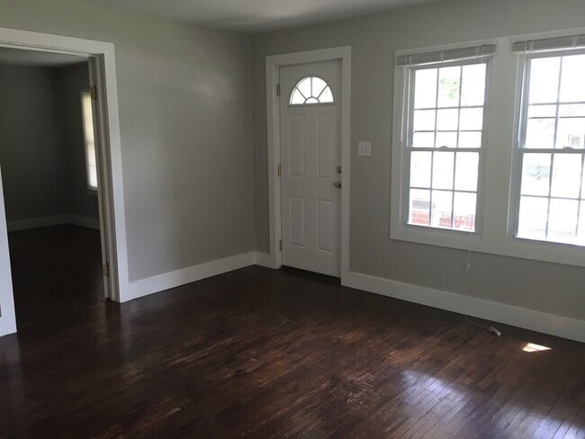 Building Photo - Wedgewood Houston!!!  3 Bed 1 Bath House Convenient to Belmont, Lipscomb & Vandy!