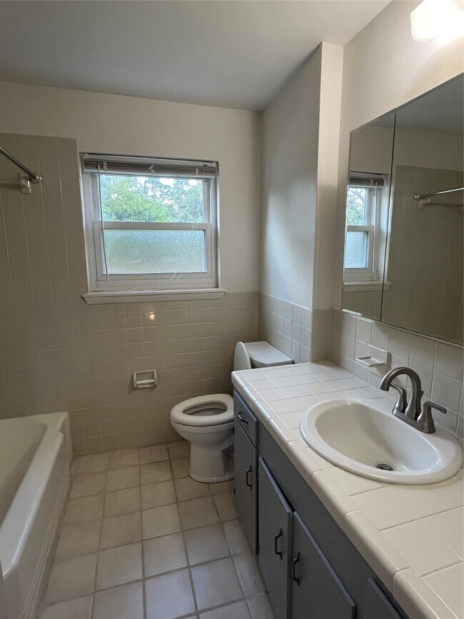 Building Photo - 5730 Cartagena St