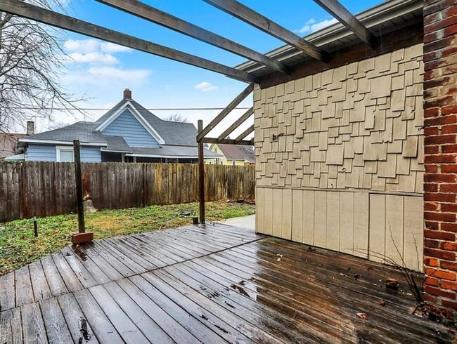 Building Photo - 423 N Webster St