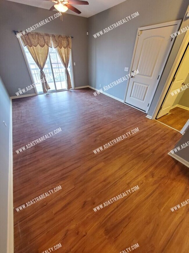 Building Photo - Beautiful Updated Townhome in Downtown KCK-Coming SOON!!