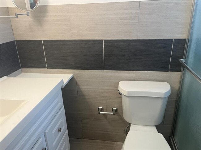 Building Photo - 5507 SW 24th Ave