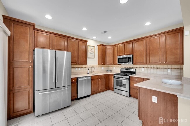 Building Photo - 304 Cambridge Dr