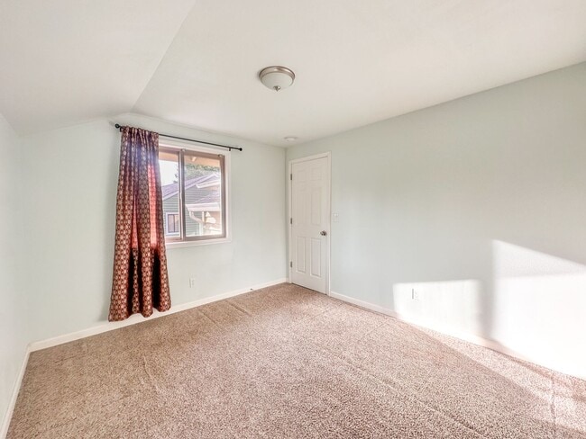 Building Photo - Charming 3 Bedroom Home in Klahanie | Issaquah Schools