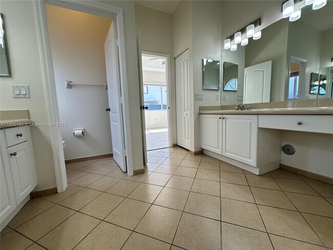 Building Photo - 1365 SW 154th Ct