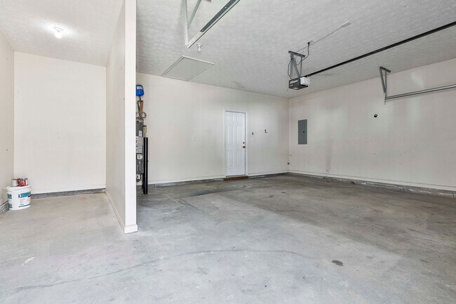 Building Photo - 440 Autumn Glen Cir