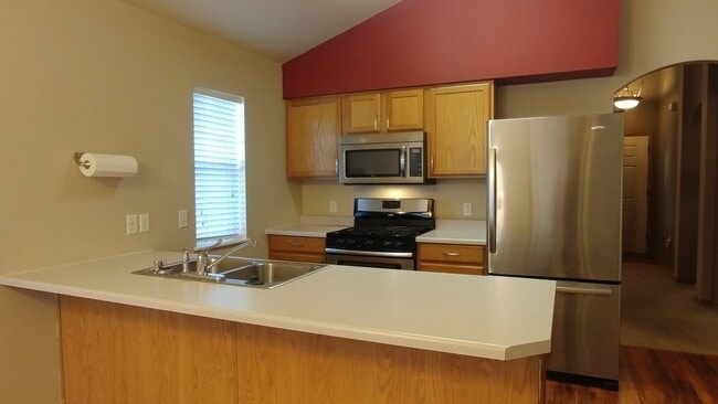 Building Photo - Beautiful Canyon Creek Home