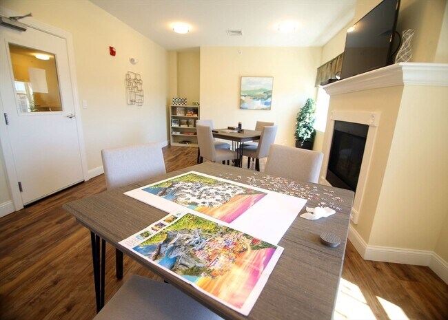 Building Photo - 2 Regency Village Way