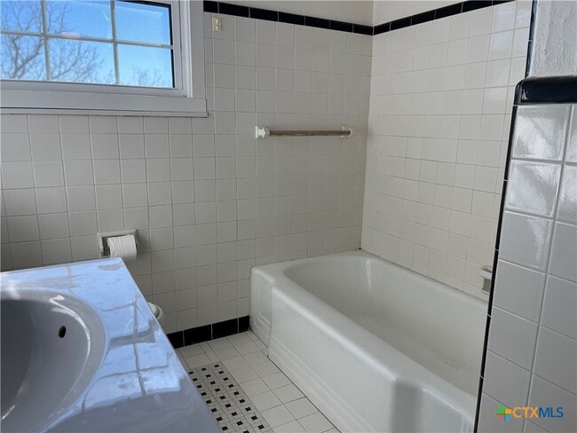 Building Photo - 111 W Fowler Ave