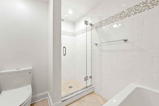 Building Photo - 200 Shearwater Ct W