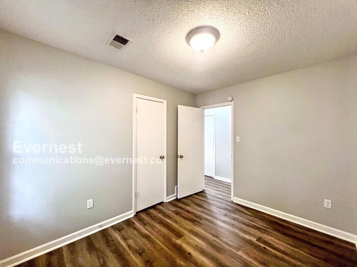 Building Photo - 360 Darrell Cove