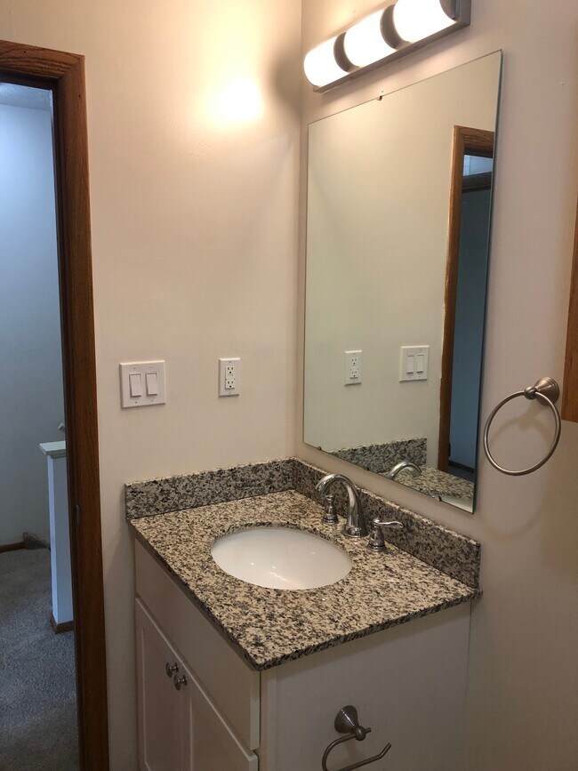 Bathroom - 3557 Brodhead Rd