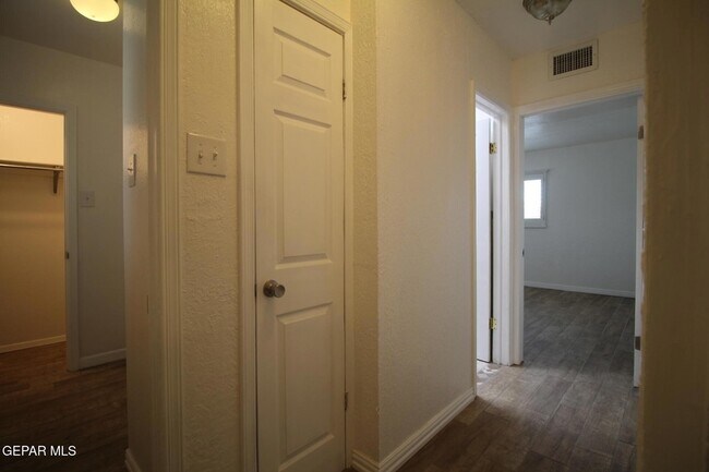 Building Photo - 2529 Jackson Ave
