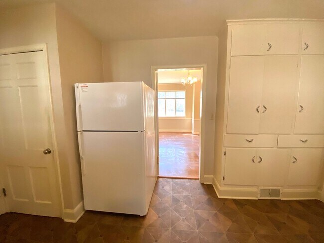 Building Photo - Stunning Historic 4 Bed Home Near NDSU