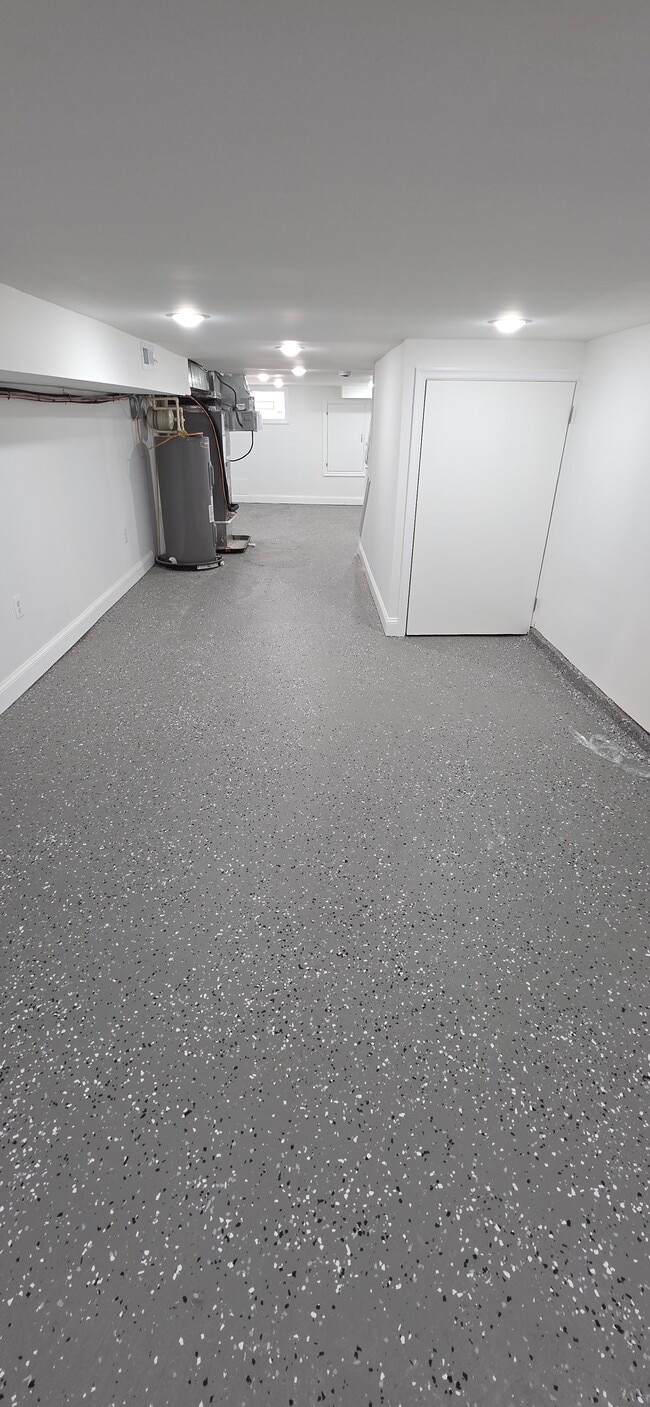 Building Photo - 222 N Glover St