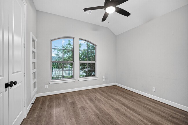 Building Photo - 2600 Golden Palms Ln