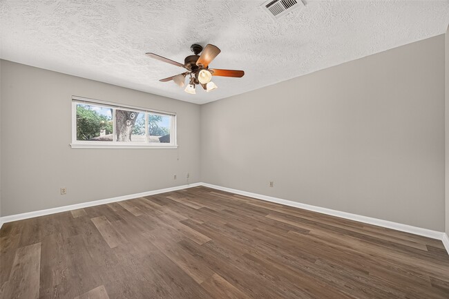 Building Photo - 11710 N Petersham Dr