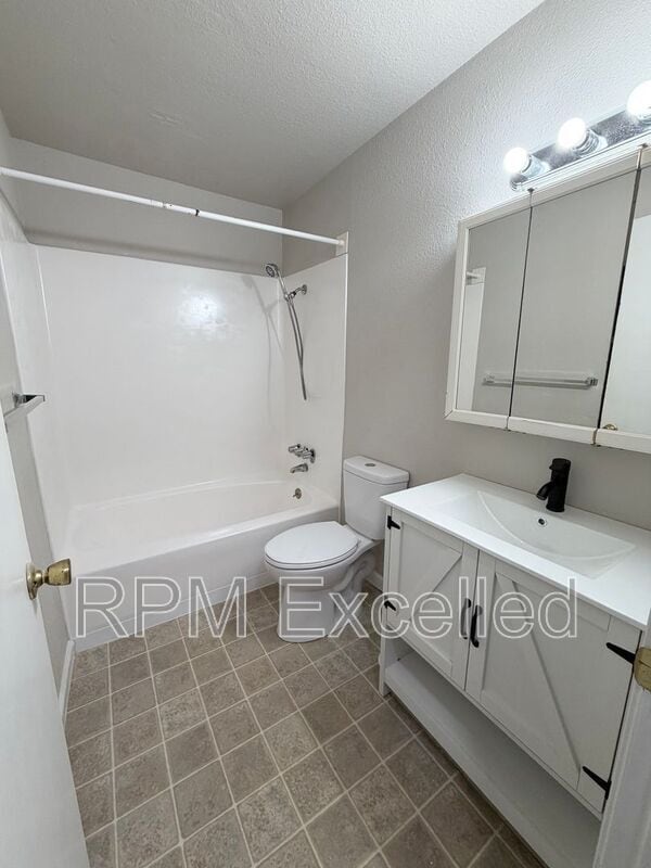 Building Photo - 634 M St NE