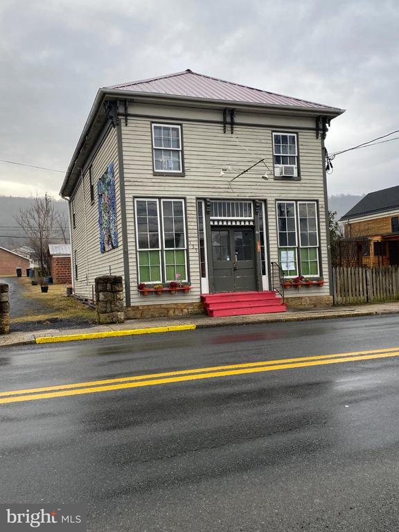 Building Photo - 135 W Main St