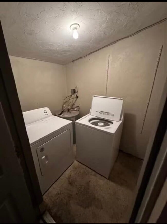 Building Photo - 1571 Live Oak Dr