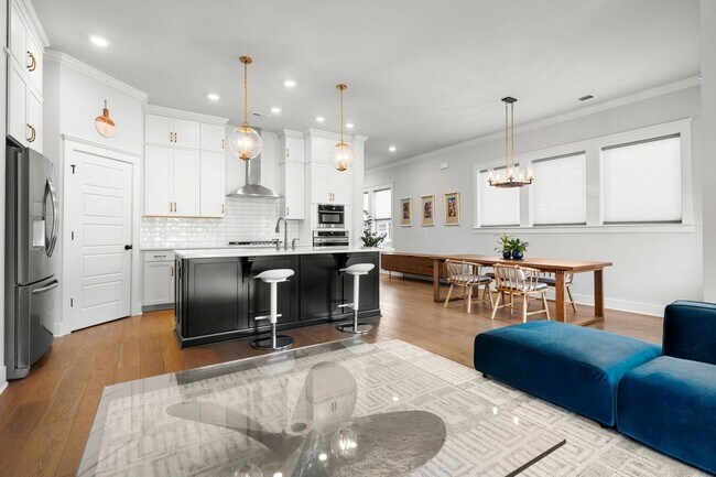 Building Photo - 2506 Lola Ave