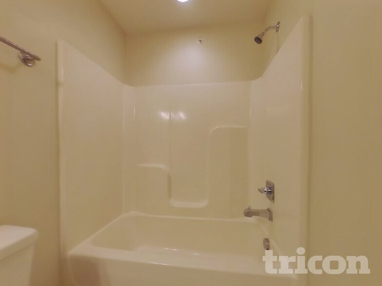 Building Photo - 404 Riverwood Ct