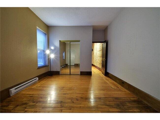 Building Photo - 605 S 9th St